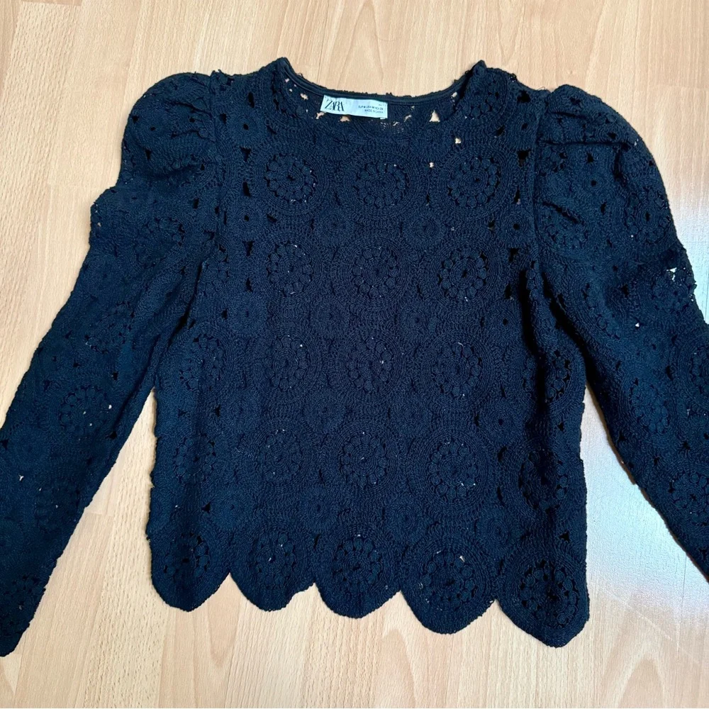Zara Black Cropped Textured Weave Voluminous Sleeves Crochet Medium